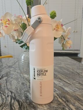 Stanley IceFlow Bottle - Pale Pink Matte Finish